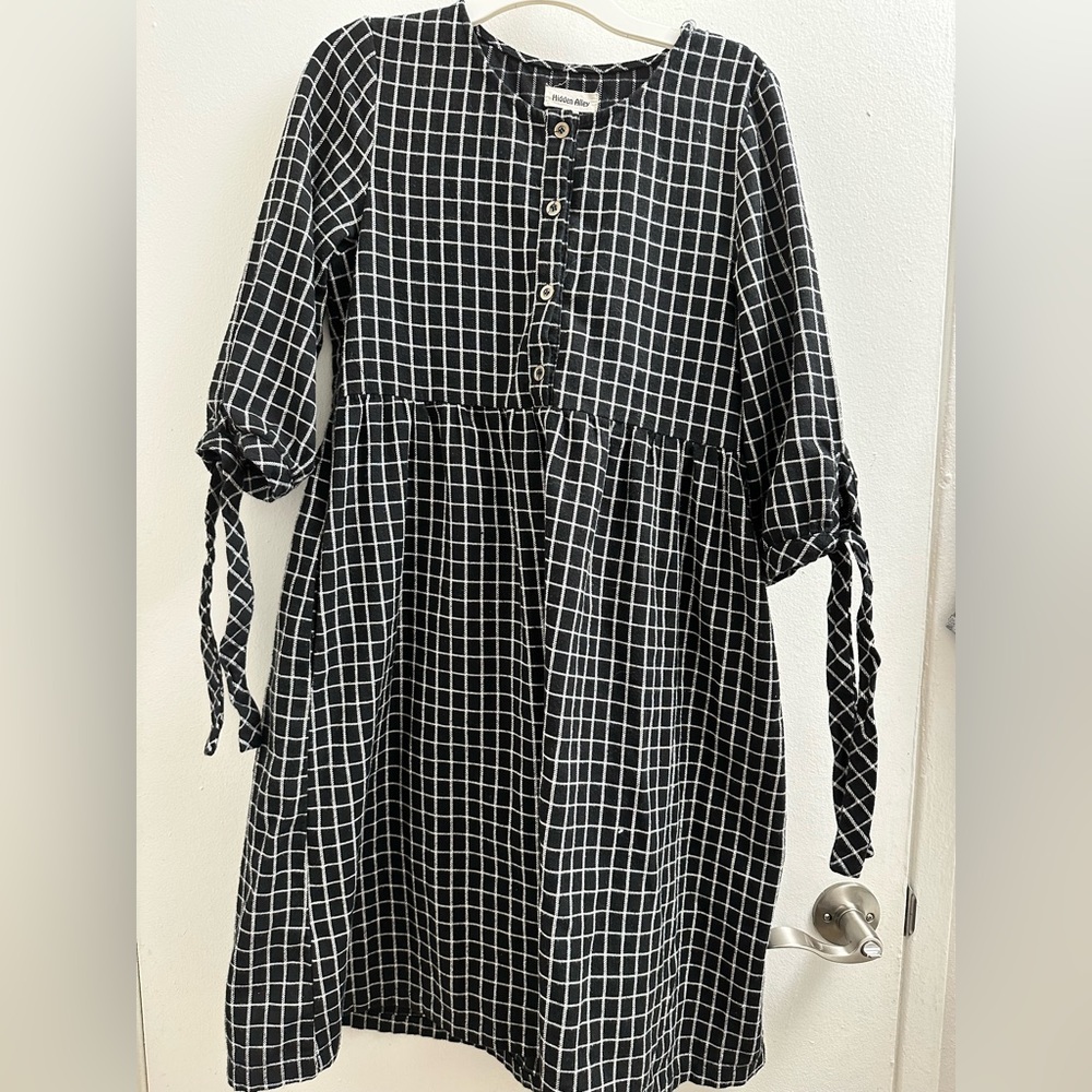 Black and white dress, brand: hidden valley sold at Roolee, size small